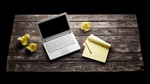 Laptop-with-blank-notepad